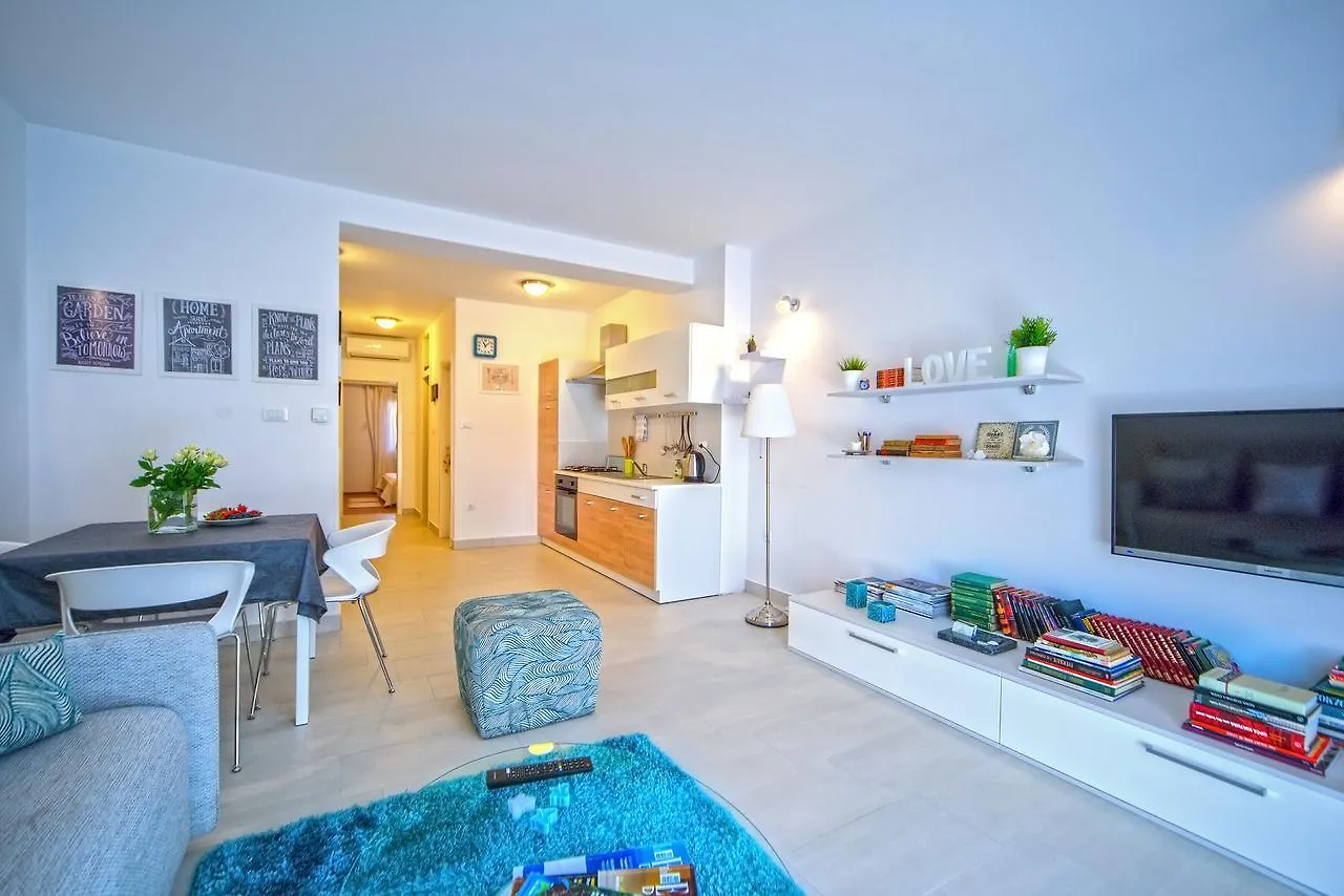 Apartment Aleksandra 1345 普拉