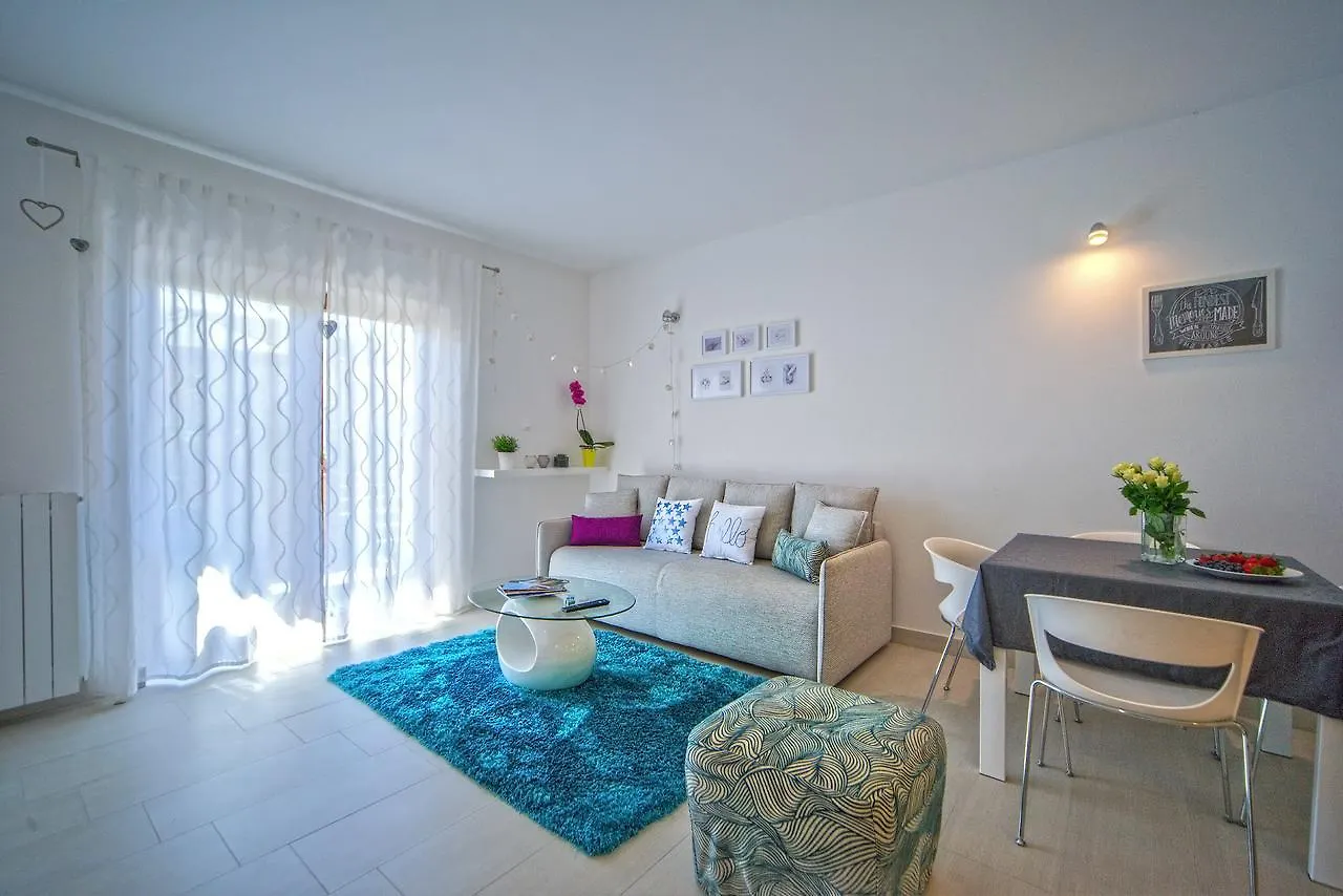 Apartment Aleksandra 1345 普拉